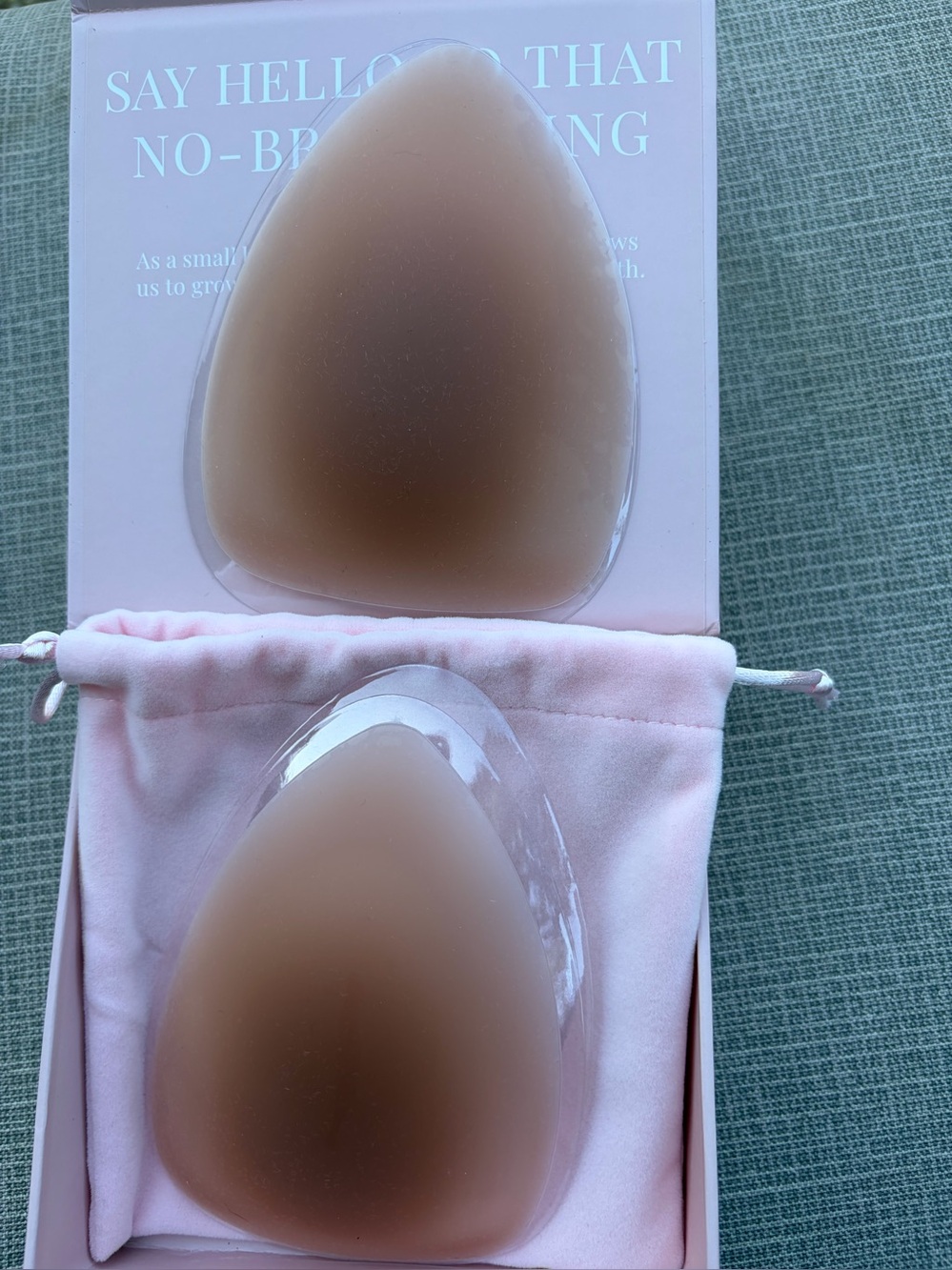 The CAKES Body Non-Adhesive Triangle Nipple Covers (Caramel, One Size/Regular)